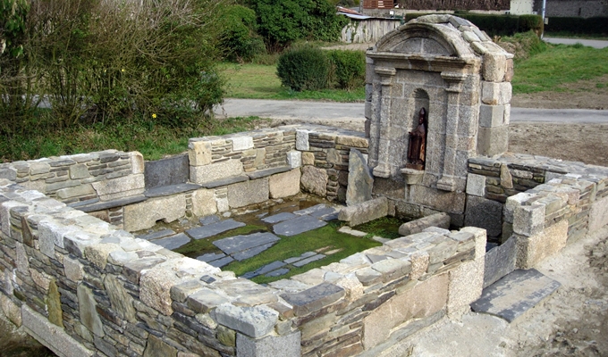 Fontaine de Saint-Lubin restaurée