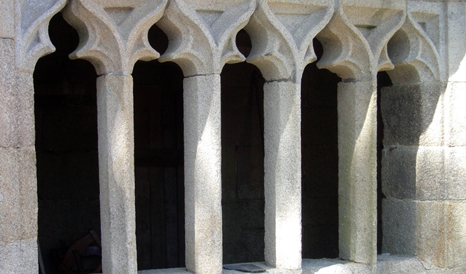 Eglise Notre Dame de Bon Secours, détail  ossuaire
